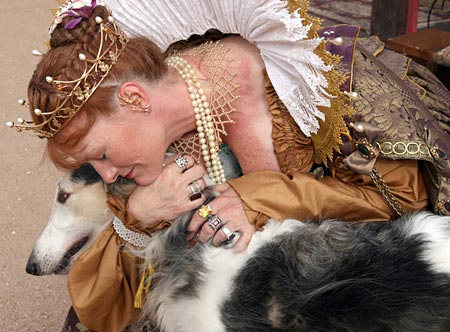 A good-bye kiss from Her Majesty